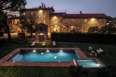 Image de Agréable appartement dans une maison de vacances avec Wifi, piscine, Tv, près de Greve In Chianti