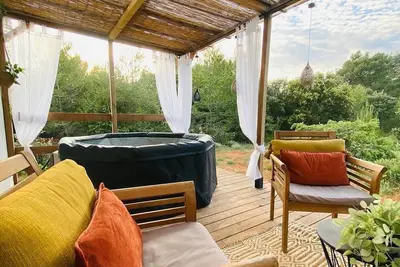 Image de Domaine nature en Provence avec chevaux (max 22 pers), piscine, immersion unique