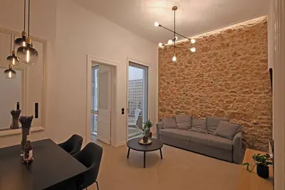Image de New, excellently located apartment near Finopoulou Hill in vibrant Athens!