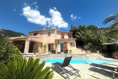 Image de Villa de charme, piscine, vue mer exceptionnelle, proche plage