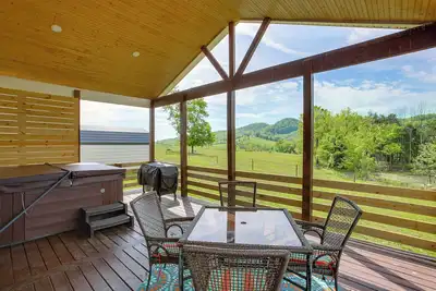 Image de Sunset Soaks & Family Fun: Rural Tennessee Retreat