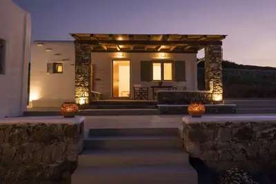 Image de Villa au design lumineux avec piscine