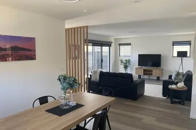 Image de New \"Sassafras Villa\" No3 | 10 Min City/Airport.