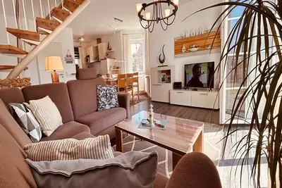 Image de Cozy vacation home in a quiet location with sun terrace and fenced garden
