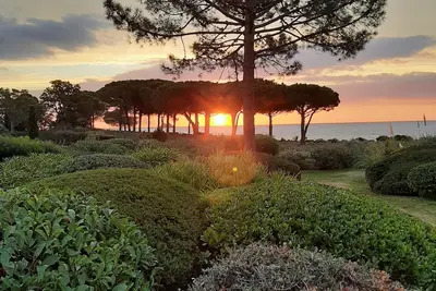 Image de Maison en pierre au bord de l'eau, entièrement rénovée en 2021