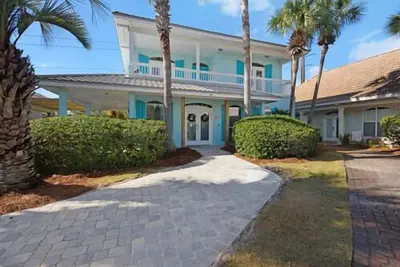 Image de Beach House~Pet Friendly~Walk to Beach~Sleeps 10~Free Activity Passes