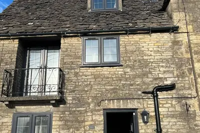 Image de Charming Cotswold cottage with stunning views.