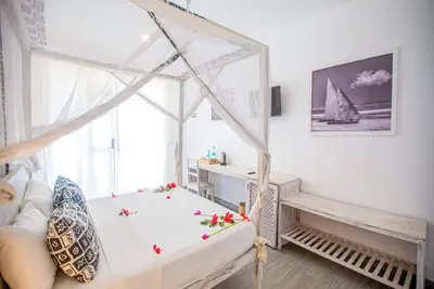 Image de Serene Oceanfront Cabins with Outdoor Pool and Direct Beach Access | 3 Units