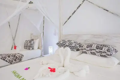 Image de Tropical Ocean Escape with Pool, Steps from Surfing, Dining & Shopping | 2 Units