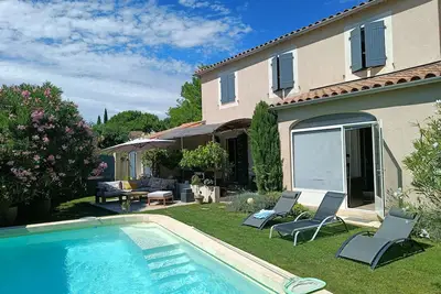 Image de Villa avec piscine au pied du Ventoux – jardin & calme absolu