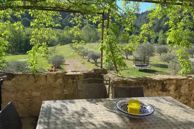 Image de Mas en pierre luberon au pied d’une oliveraie, petite riviere accessible