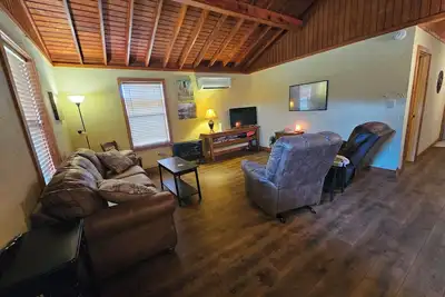 Image de The White River Cabin in Mt. Olive, Arkansas.