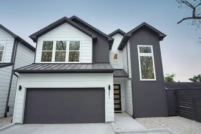 Image de Htx Modern 2br Home with Marble, Fireplace, Soaking Tub, Work Friendly
