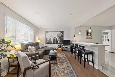 Image de Modern 4br Retreat: Private Yard - 10 Min to Den