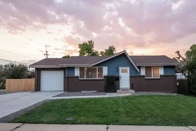 Image de Private Upper Unit Home, Pet Friendly, Min to Dt