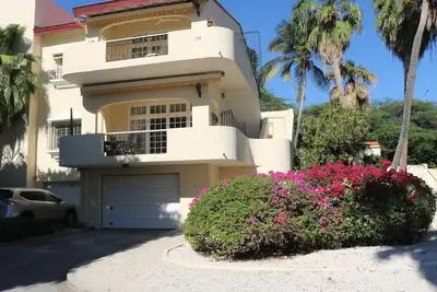 Image de Luxury and complete apartment near the sea