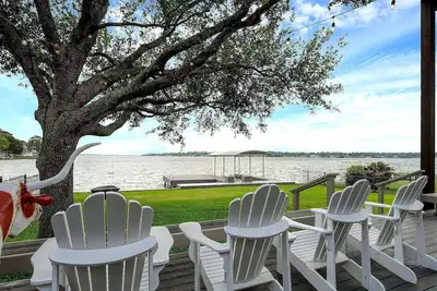 Image de New Waterfront | 5br | Balcony Views | Swim & Fish | Ping Pong & Games | Lake Conroe