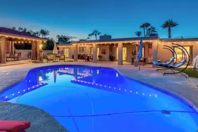 Image de A beautiful oasis in heart of Paradise Valley-a home away from home.