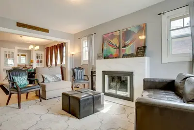 Image de Historic Lumineers House - Walk to Washington Park - 4br/2ba - Mins to Downtown