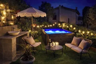 Image de Maison à Nice sur les collines, avec jacuzzi privé, terrasse ensoleillée!