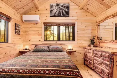 Image de Brand-new retreat on the quiet side of Mount Desert Island, minutes from Bass Harbor Head Light and Acadia National Park. Sleeps 4 with 1 bedroom + loft, open living space, porch, and patio.