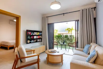 Image de First floor facing the pool and gym