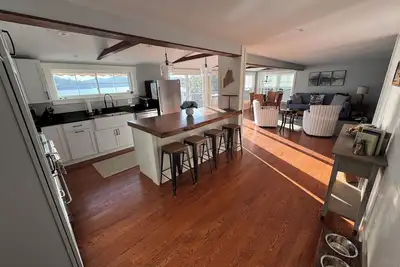 Image de Golden View lake house on Crawford Pond