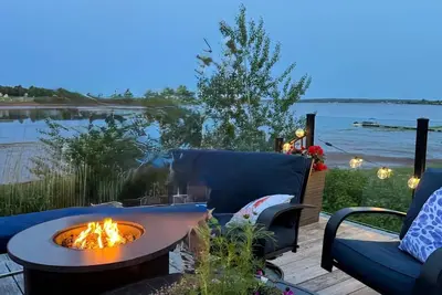 Image de Luxury Waterfront Home / PrivateBeach+Kayak & 4 person pedal boat