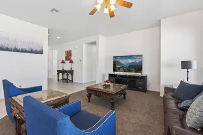 Image de Entire Home 4br Goodyear Az Sleeps 10 Fast Wifi