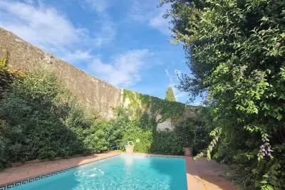 Image de Maison vigneronne avec jardin et piscine