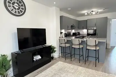 Image de Beautiful Newly Built 3-Bed Home in a Quiet Estate | Opp Darent Valley Hospital