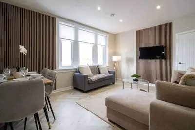Image de 3-Bed Flat · Kelpies & Falkirk Wheel · Parking