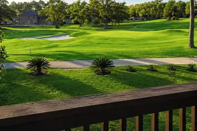 Image de Golfers! 18th hole of Pine Golf Course in Diamondhead. 2 bedroom, 2 bath condo