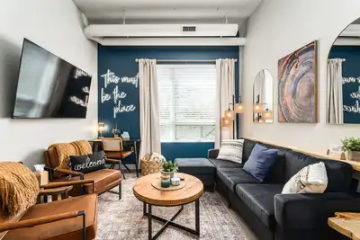 Image de Greenbelt 2br for 6 | Pool · King Beds · Downtown
