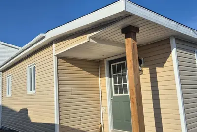Image de Soul Tides   \nCozy ocean view home! Close to amenities. 8 minutes from ferry.