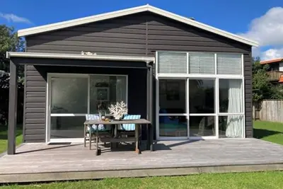 Image de Beachside 2br Unit Retreat | 2 Min Walk to Beach | WiFi + Work-Friendly