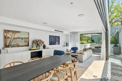 Image de Architect-Designed 4br Retreat with Pool