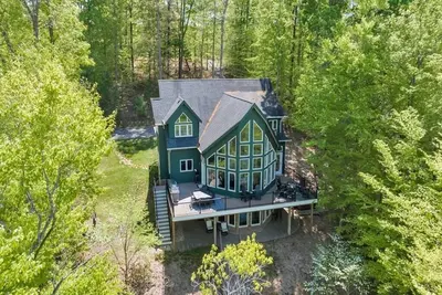 Image de The Lakeside Lodge - 6br Luxury Lakefront Property - Private Dock