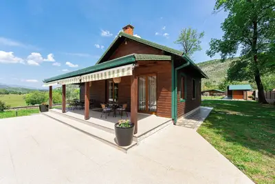 Villa Oria w/ Shared Pool & Sauna – Riverside Nature Escape