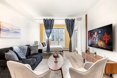 Image de Luxe Downtown Haven W / 2 Free Parking!
