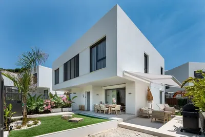 Image de 7 - Villa  lumineuse avec petite piscine privée