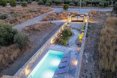 Villa Arti Charaki, Villa