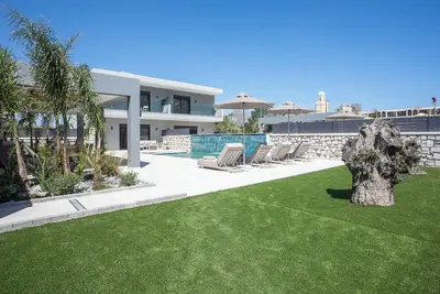 Calma Luxury Villa (E), Villa