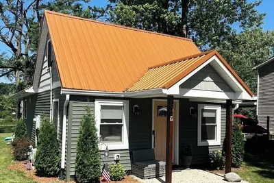 Image de Bungalow on the water offers a canoe, paddle boards, paddle boat, fishing gear.