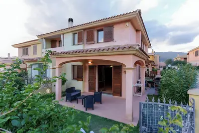 Image de Maison de vacances 'Rafael Villasimius House' avec jardin privé, Wi-Fi et climatisation