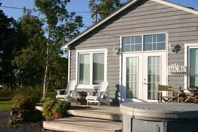 Coastal Cottage Overlooking Baddeck Bay