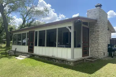 Image de Wonderful Riverside Retreat in Wimberley, Texas, for Glorious Glamping Getaways