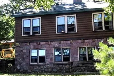 Image de Rustic Two-Story Cabin Rental with Lake Access in Hayward, Wisconsin