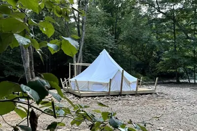 Image de Lovely Bell Tent with Spacious Interior Great for Small Groups in Pennsylvania