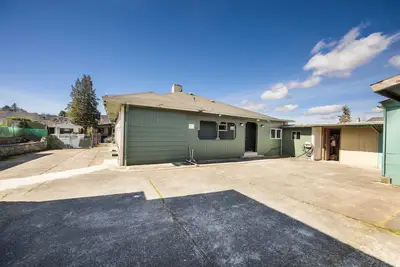 Image de Modern 2br Basement • Near Lrt • Parking